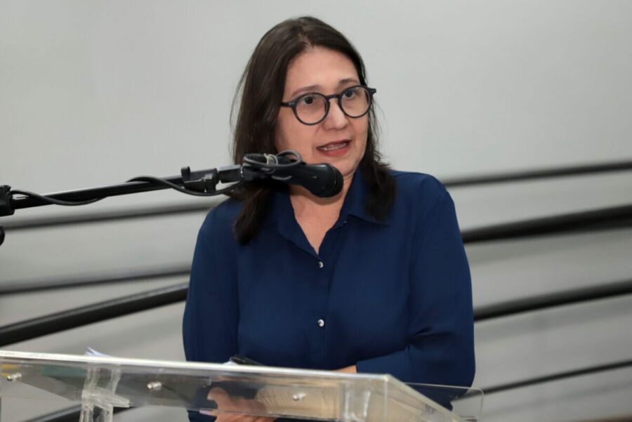 Vereadora Luiza repudia desligamento de servidora após mobilização por direitos Vereadora Luiza repudia desligamento de servidora após mobilização por direitos na Educação - Câmara Municipal de Campo Grande