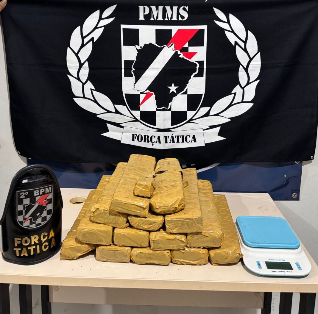 Polícia Militar em Três Lagoas realiza prisão de autora de Polícia Militar em Três Lagoas realiza prisão de autora de tráfico de drogas