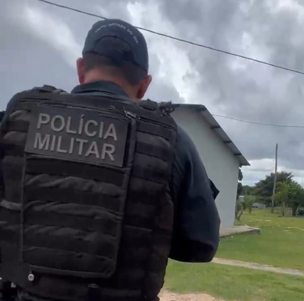 Operação integrada entre a Polícia Militar, a Marinha do Brasil e o Ibama resulta no resgate de mulher vítima de violência doméstica em área de difícil acesso, na região de Corumbá.
