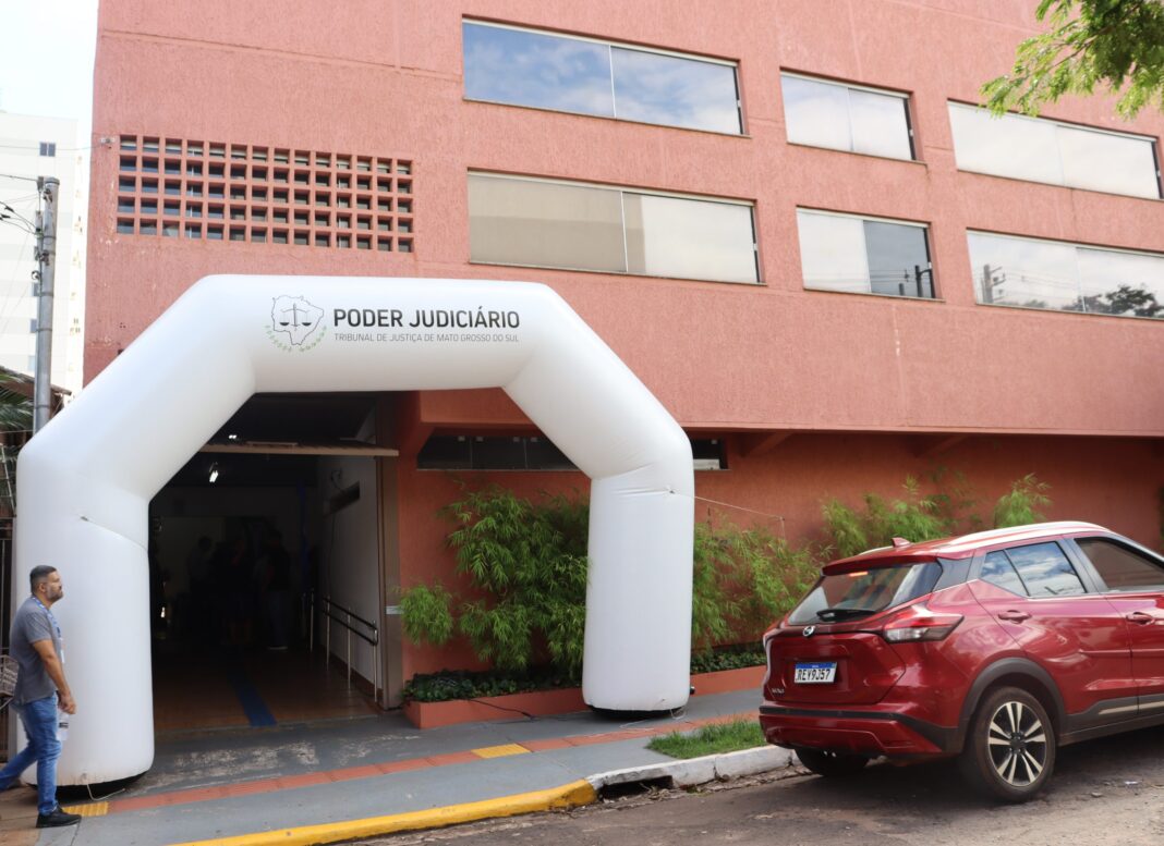 Ônibus de Inclusão Digital leva capacitação para idosos no evento “Registre-se!” no Ginásio da Unigran Capital – FUNTRAB