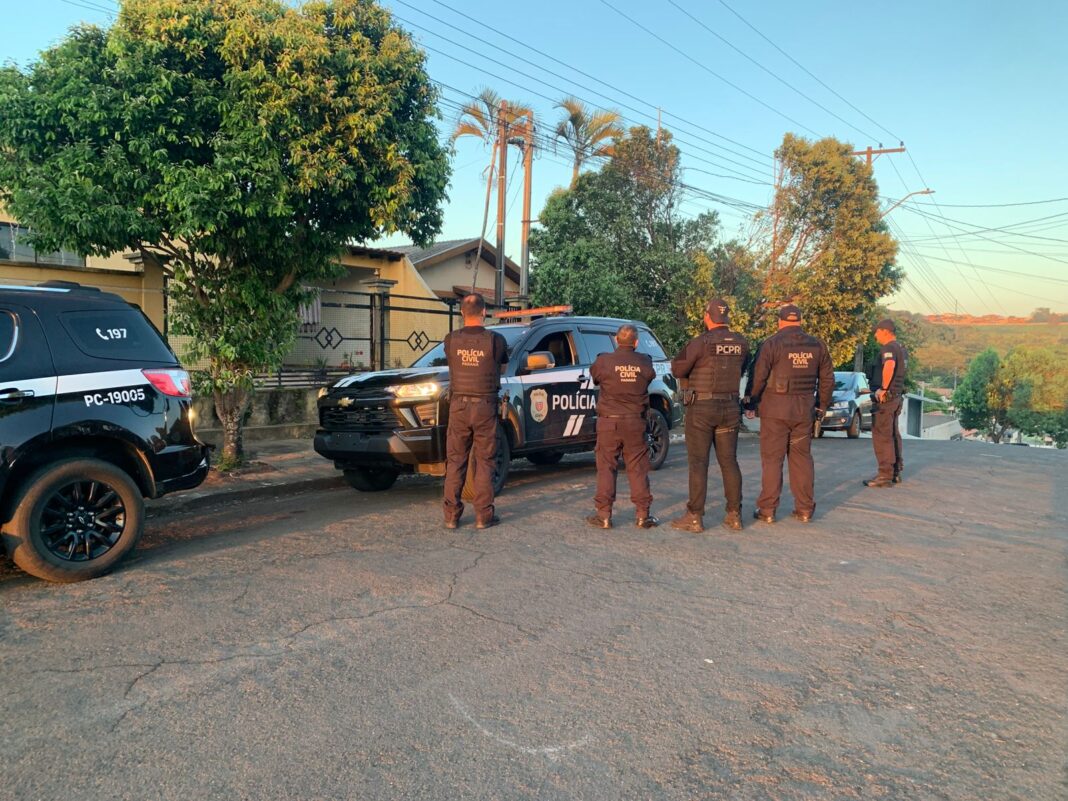 Polícia Civil deflagra operação para desarticular organização criminosa envolvida no desvio e transporte de drogas, com participação de agentes das forças de segurança pública