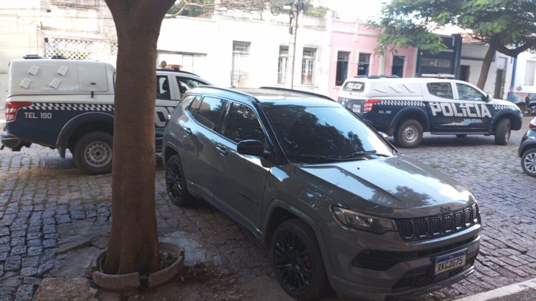 Polícia Militar Recupera em Corumbá Veículo Roubado.