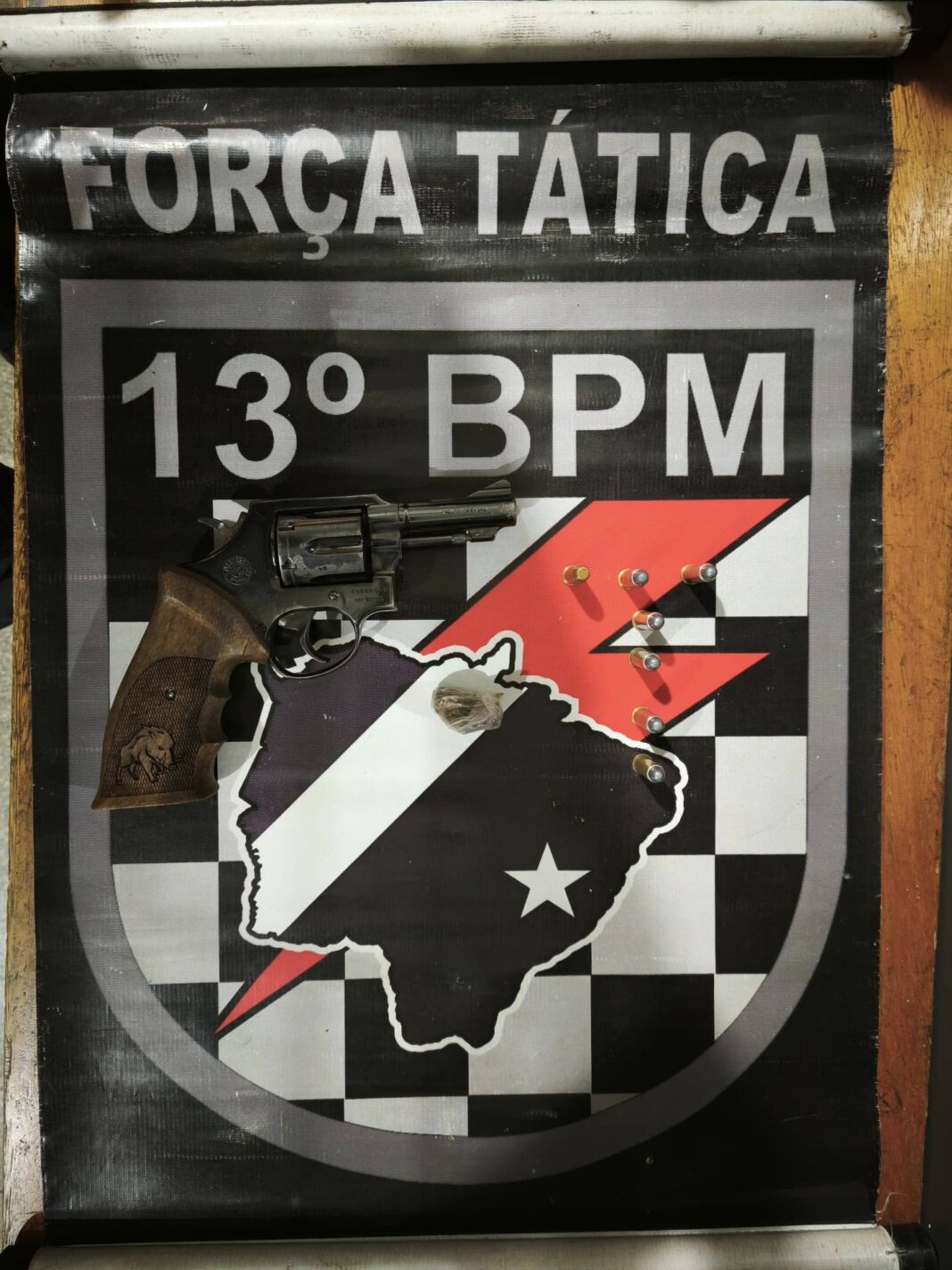 Força Tática do 13º BPM apreende arma de fogo escondida em manta de recém-nascido em Aparecida do Taboado