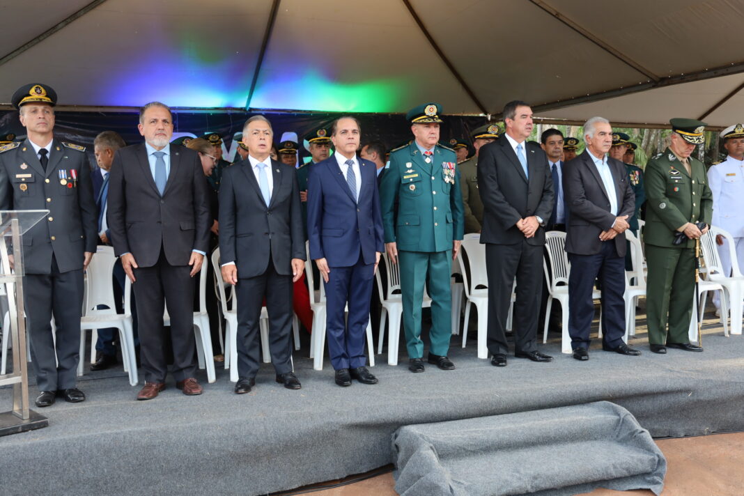Delegado-Geral Adjunto participa de cerimônia de entrega da Medalha Tiradentes