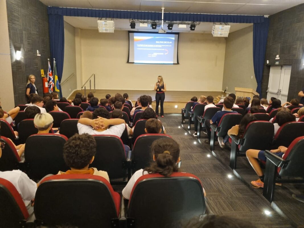 Ação da Polícia Civil em escolas de Campo Grande conscientiza alunos sobre bullying e cyberbullying