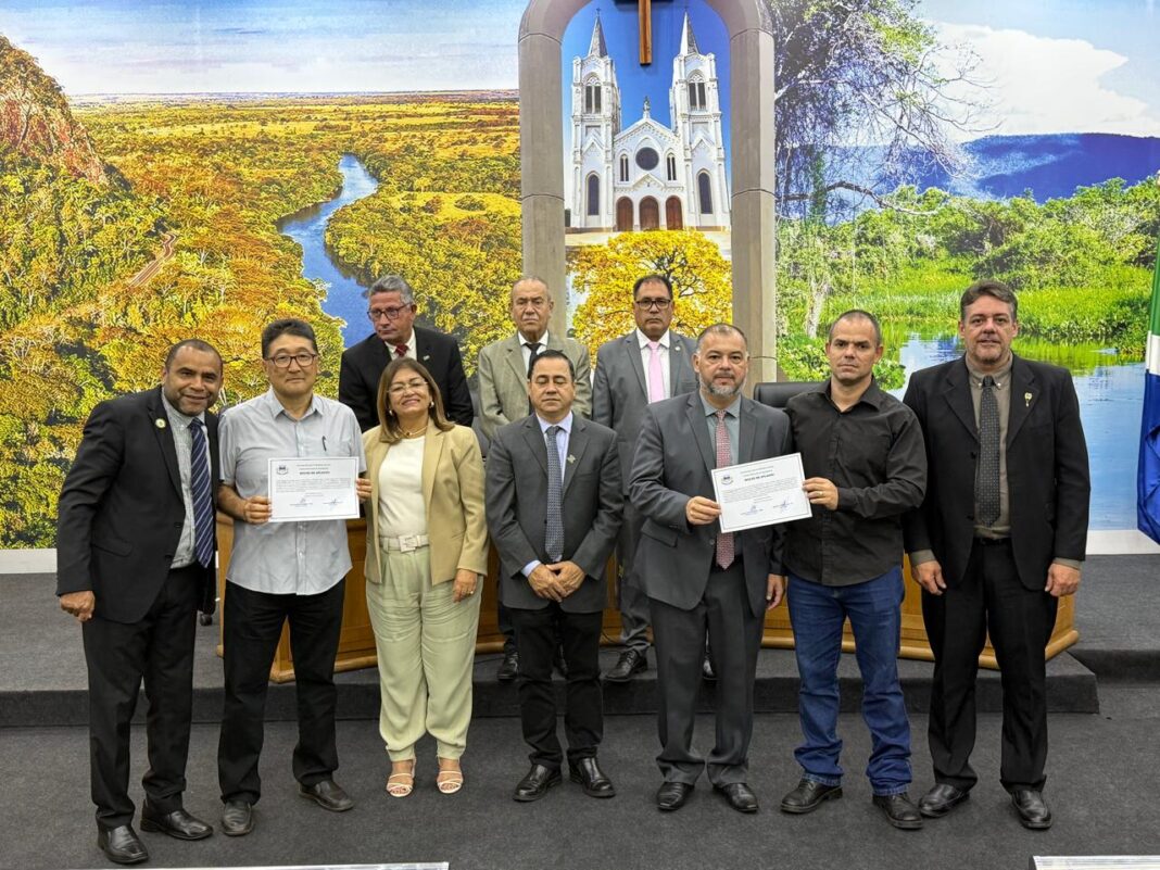 Agentes da Unidade Regional de Perícia e Identificação da Policia Civil de Aquidauana recebem moção de aplauso pela câmara local