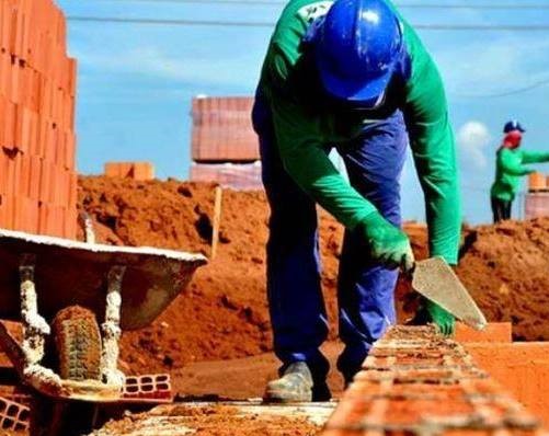 Funtrab oferece vaga para pedreiro com salário de R$ 2,6 Funtrab oferece vaga para pedreiro com salário de R$ 2,6 mil e benefícios em Campo Grande – FUNTRAB