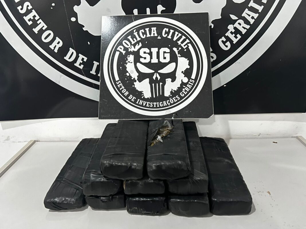 Mulher transportando 8 kg de maconha é presa pela Polícia Mulher transportando 8 kg de maconha é presa pela Polícia Civil em Três Lagoas