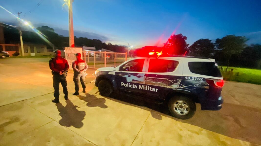 Polícia Militar Prende Homem por Invasão a Domicílio e Ameaça no Conjunto Guatós em Corumbá.