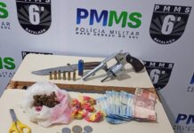 Polícia Militar apreende arma de fogo e droga em Corumbá Polícia Militar apreende arma de fogo e droga em Corumbá