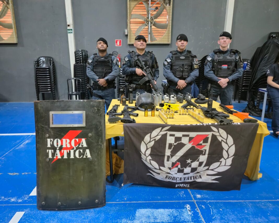 Polícia Militar participa de Feira de Profissões e apresenta atuação da Força Tática a estudantes em Corumbá