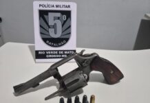 Polícia Militar prende homem por ameaça e porte ilegal de arma de fogo em Rio Verde Polícia Militar prende homem por ameaça e porte ilegal de arma de fogo em Rio Verde