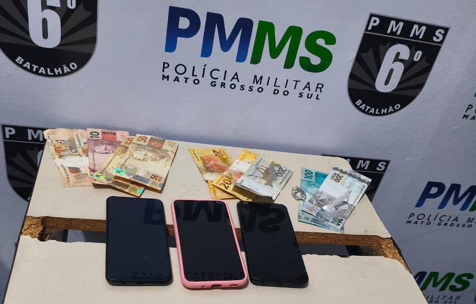 Polícia Militar prende suspeitos após roubo em Corumbá Polícia Militar prende suspeitos após roubo em Corumbá
