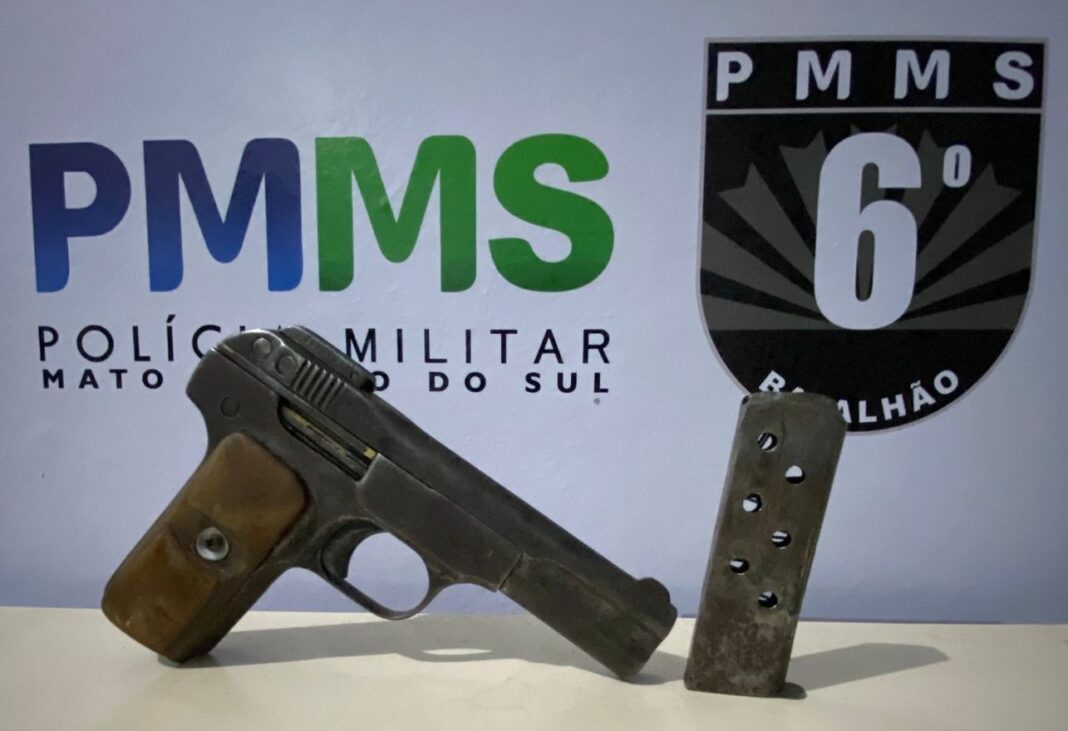 Polícia militar Prende Homem por Ameaçar Ex-Companheira com Arma de Polícia militar Prende Homem por Ameaçar Ex-Companheira com Arma de Fogo e Descumprir Medida Protetiva em Corumbá