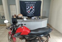 Polícia Militar recupera motocicleta e prende dois homens por tráfico e receptação em Coxim Polícia Militar recupera motocicleta e prende dois homens por tráfico e receptação em Coxim