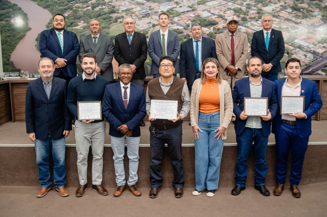 Agentes de Polícia recebem moção de aplausos da Câmara Municipal de Anastácio