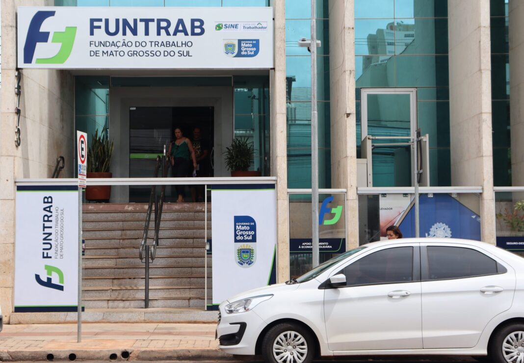 Funtrab oferece vagas para advogado, informática, RH, vigilante (PcD) e costureira – FUNTRAB