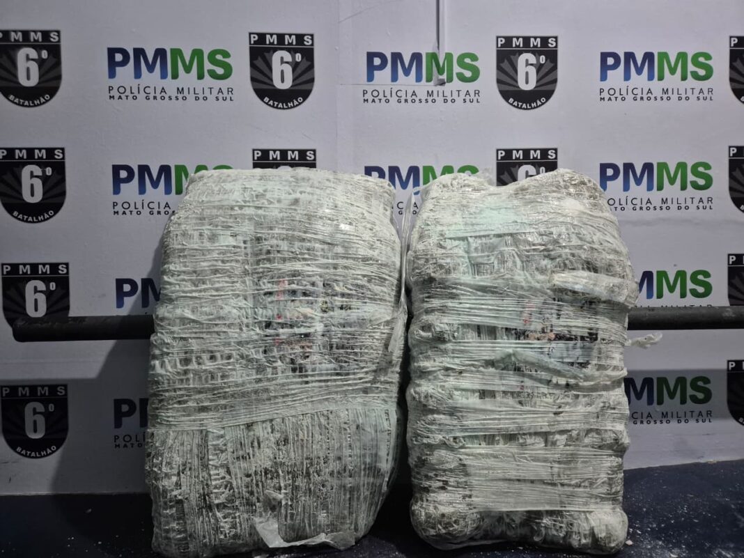 Polícia Militar e PRF no Posto Lampião Aceso: Homem é preso por tráfico de drogas em ônibus