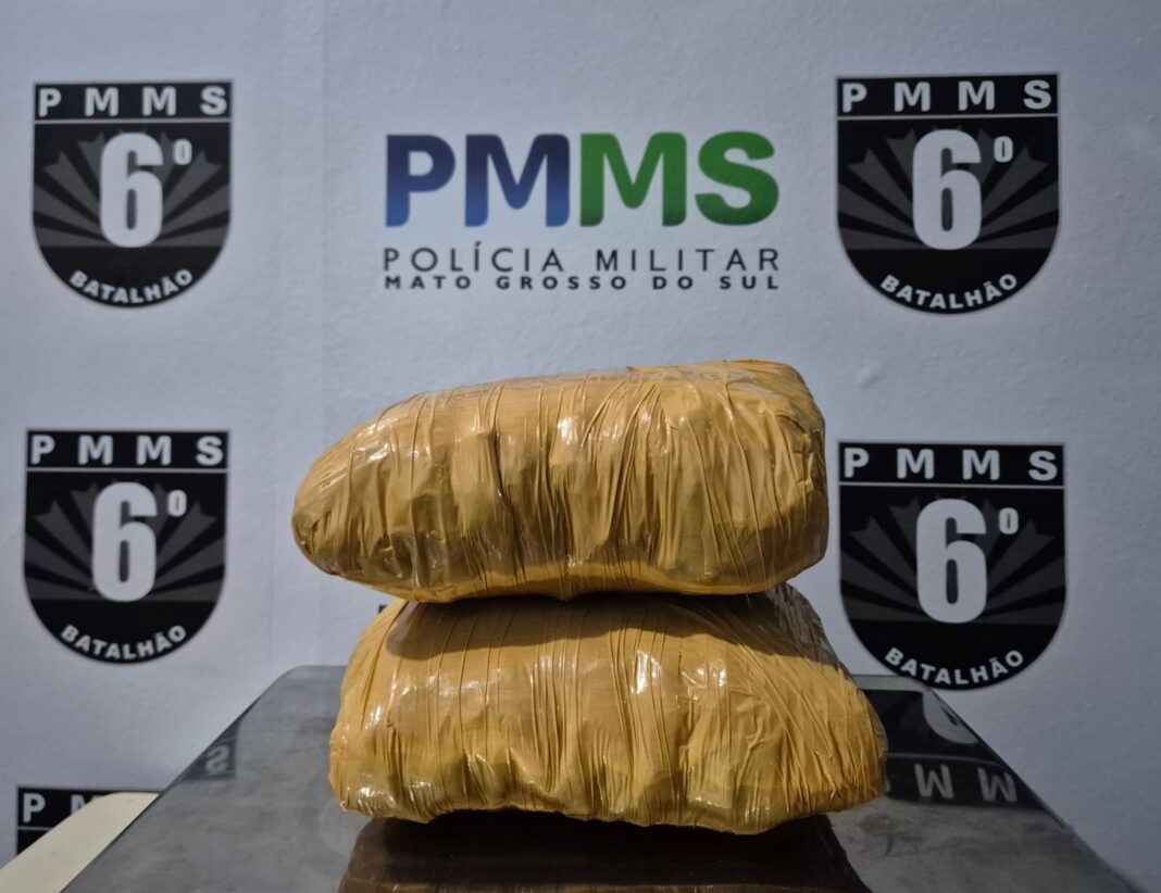 Polícia Militar no Posto Lampião Aceso: Mulher de 22 anos é presa por tráfico de drogas em veículo de passageiros