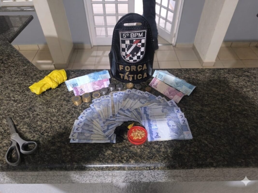 Polícia Militar prende dois homens por tráfico de drogas em Coxim