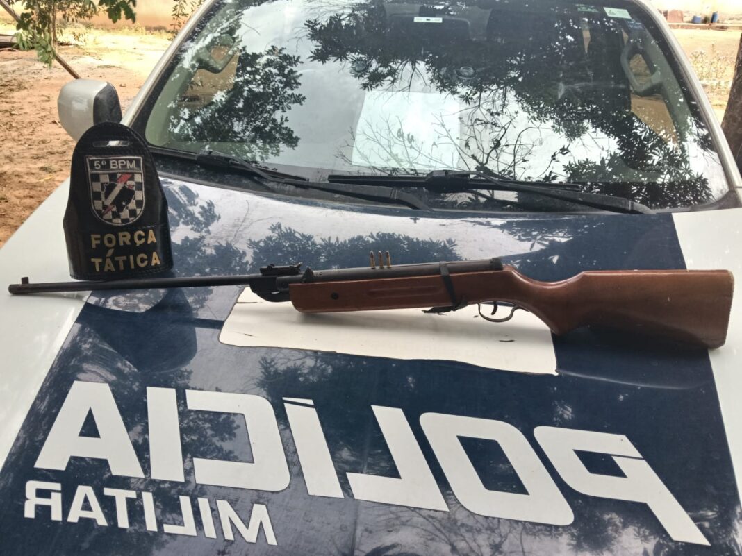 Polícia Militar prende homem por ameaça e posse irregular de arma de fogo em Coxim