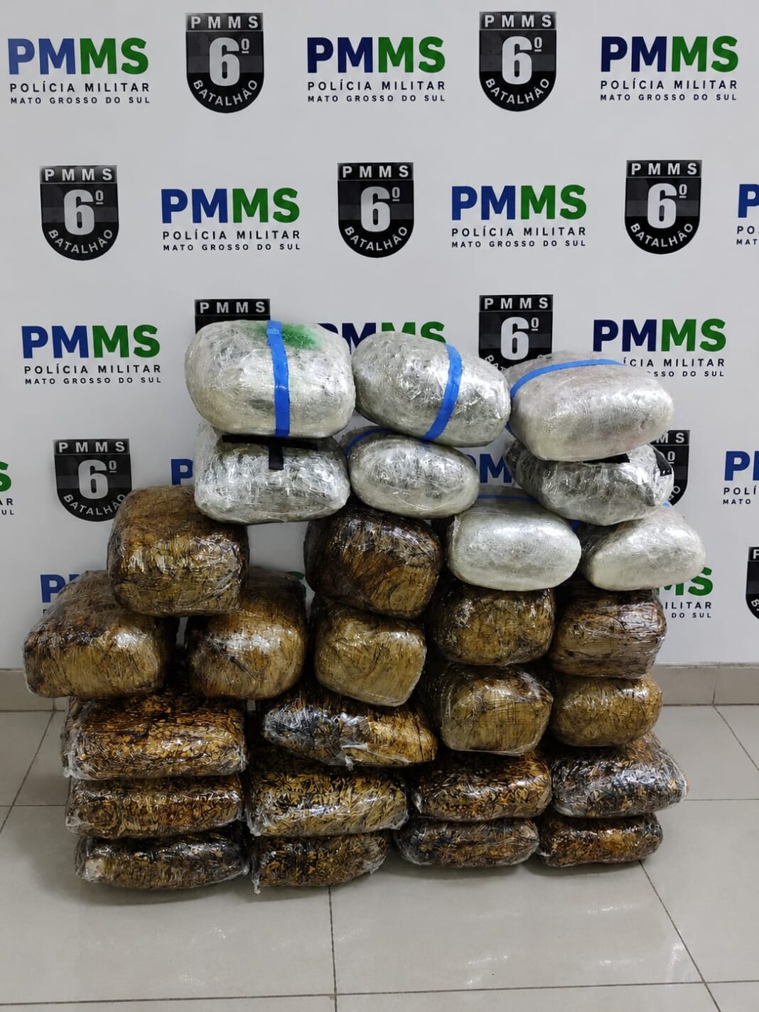 Polícia Militar prende três mulheres por tráfico internacional de drogas no Posto Lampião Aceso