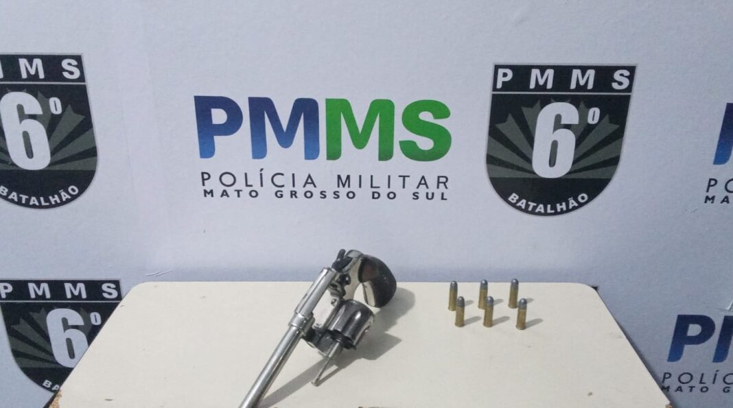 POLÍCIA MILITAR IMPEDE POSSÍVEL TRAGÉDIA E PRENDE HOMEM ARMADO APÓS POLÍCIA MILITAR IMPEDE POSSÍVEL TRAGÉDIA E PRENDE HOMEM ARMADO APÓS AMEAÇAS EM CORUMBÁ